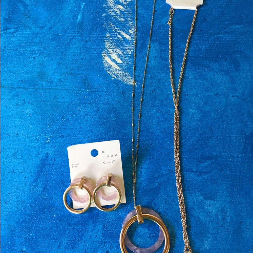 2 Necklace and 1 pairs of earrings - Picture 7 of 7